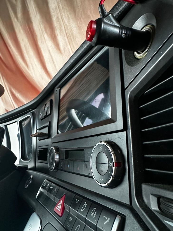 Штатная магнитола Teyes CC3 2K 4/64 Mercedes-Benz Actros (2011-2023)