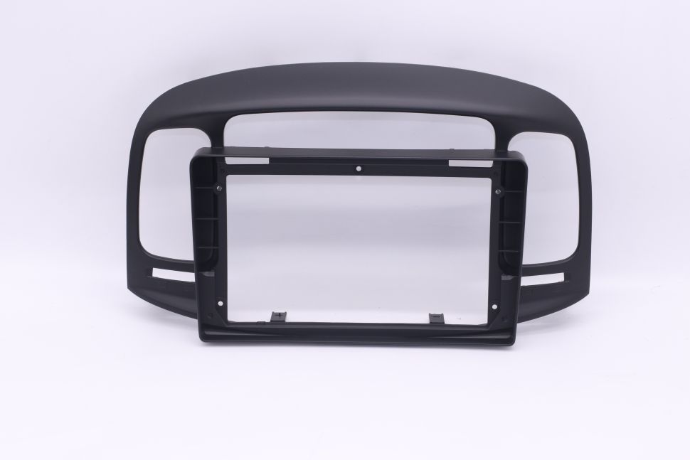 Переходная рамка Hyundai Verna 2 / Accent 3 (2005-2011) (чёрная) (9")